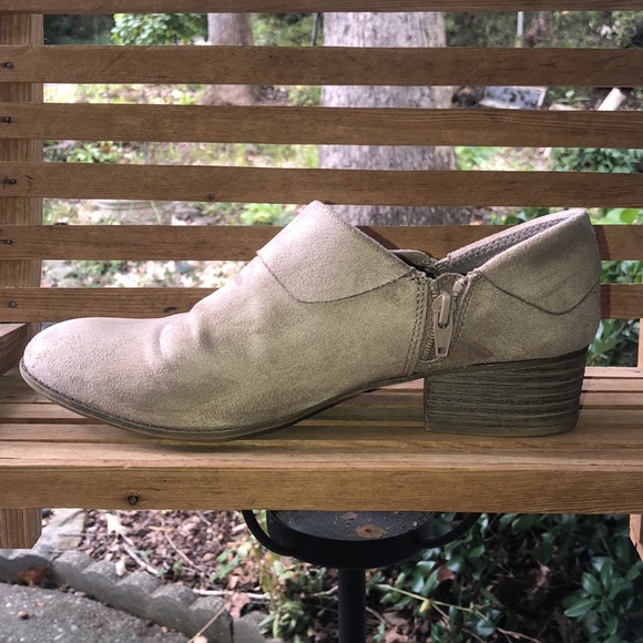 American Eagle Outfitters Shoes - American Eagle Ankle Boot•Side Zipper•Tan Suede•Size 9